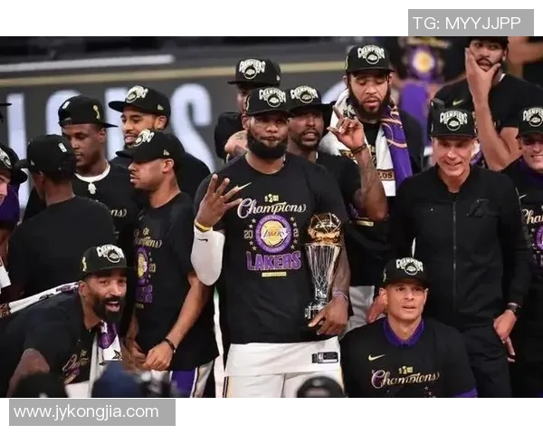 季后赛激战湖人对火箭精彩比分回顾与分析